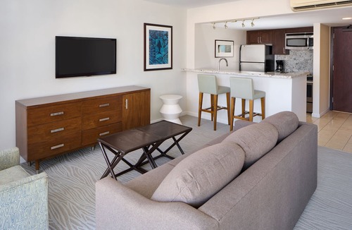 Waikiki Condo | Waikiki Studio at the Iconic Ilikai Near Beach and Ala Moana