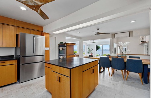 Kuliouou - Kalani Iki House | Wailupe Beach Front: Lux Oceanfront w/Pool, Hot Tub, Beach Access & Stunning Vi