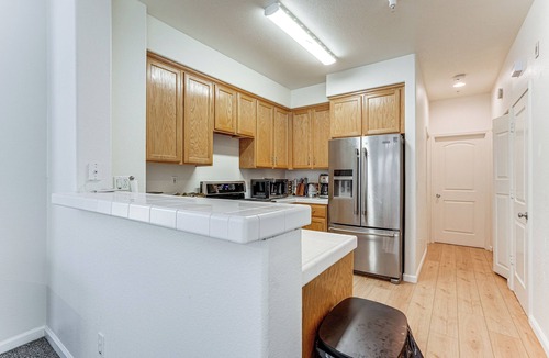 Richmond House | Walk to BART Station: Richmond Townhome w/Balcony