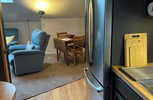New Paltz Apartment | Walk to Everything Charming 2-bedroom apartment in fabulous New Paltz