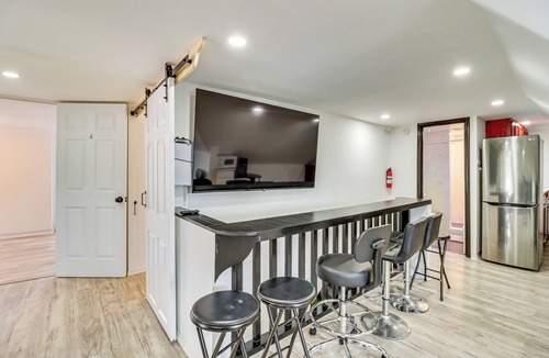 Arlington Heights House | Walk to Main St Stroudsburg! Pocono Townhome