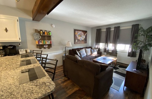Bartlett Condo | Walk to StoryLand! Updated Condo! WiFi/Golf/AC/Pool - New Pool 2026