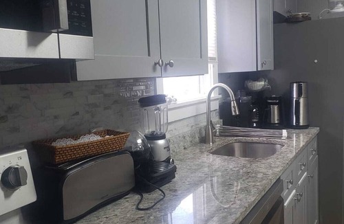 West Haven House | Walk to the Beach!3 BR Cozy and Comfortable stay in Blohm Street, West Haven
