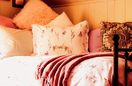 Eureka Springs Historic District Bed & Breakfast | Wanderlust Escape for the Solo Nomad in Historical B&B, WiFi & AC- The Starseed