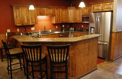 Edray House | Warm & Inviting 7BR with Gaming Den by RedAwning