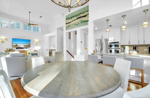 Gulf District House | 🏖️Watercolor 30A | Bikes Included | 3 Pools | Walk to Beach | Sol Y Sombra🏖️