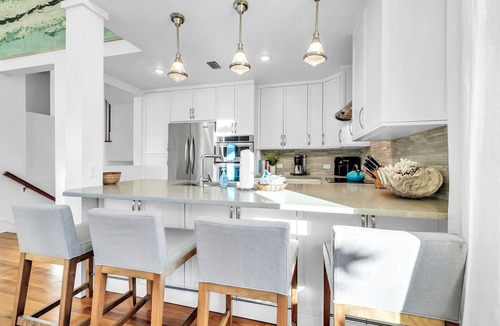 Gulf District House | 🏖️Watercolor 30A | Bikes Included | 3 Pools | Walk to Beach | Sol Y Sombra🏖️