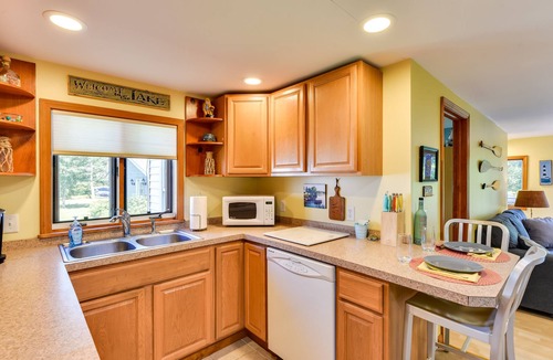 Mayville Cottage | Waterfront Chautauqua Lake Retreat: Dock, Kayaks!
