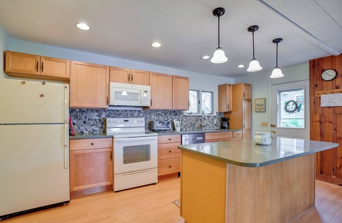 Scottsburg Cottage | Waterfront Escape on Loon Lake: Private Beach!