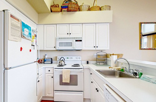 North Ocean City Condo | Waterfront Island at Hidden Harbour Condo w/ Pools, AC, WiFi - 6 Blocks to Beach