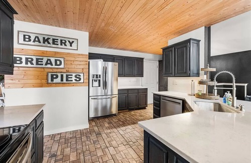 Bella Vista House | Waterfront Lakehouse with Dock, Kayaks, Paddleboards, Hot tub