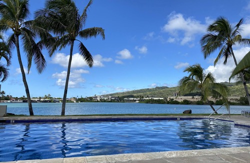 Portlock House | Waterfront Spacious Home near Beach. Prime Location w/Boat Dock. Family Friendly