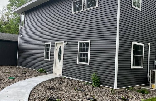 New Paltz House | Welcome to New Paltz. Charming 3-bedroom house with AC, WIFI,