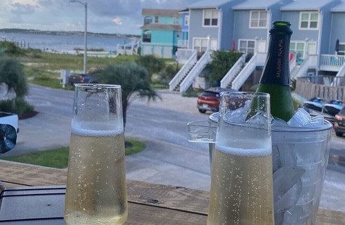 Navarre Beach House | Welcome to Your New "HAPPY PLACE" on your Island get away!