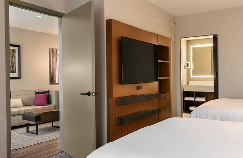 Berkeley Heights Hotel | Where Comfort Meets Style! Indoor Pool, Free Breakfast, Pets Allowed!