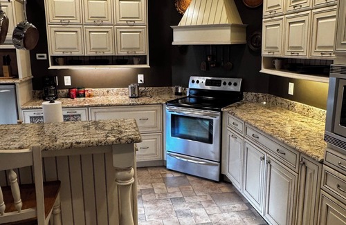 Northumberland House | Whispering Well Manor - optional hot tub & short drive to Bucknell &Susquehanna