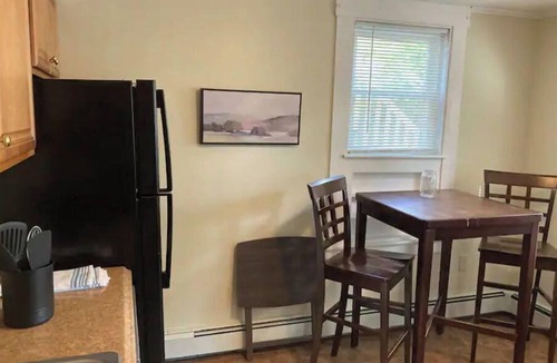 Dover Apartment | 🍷Wine & WiFi✔️at Riverwalk! Full Kitchen - Parking!