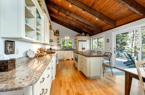 Meredith House | Winnipesaukee Waterfront Home And Guest House Sleeps 14 REDUCED RATES