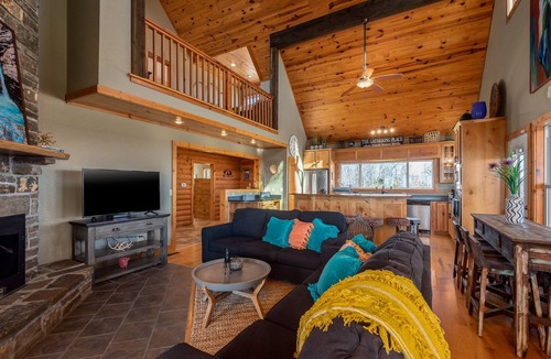 Jasper Cabin | Winston's View: Mountain Views, Fire Pit, Hot Tub