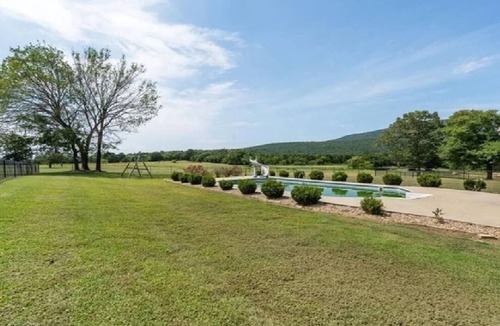 Summerfield House | Wolf Mountain Escape!