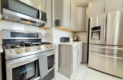 Ampere Apartment | Wonderful 3-bedroom South American apartment parking & WiFi.