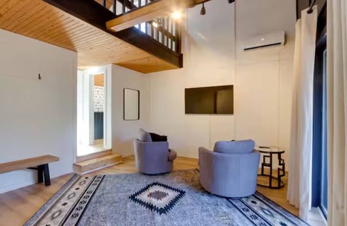 Gentry Cabin | Woodland Retreat! Less than 10 minutes from Downtown Siloam Springs