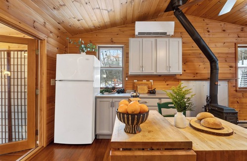 Accord Cabin | Woodsy Retreat Fireplace Near Trails + Wineries | Foot Loose