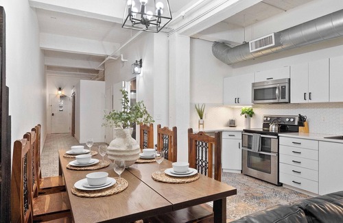 Gaslamp Quarter House | Woolworth Loft - Stylish Gaslamp Stay | Sleeps 8!