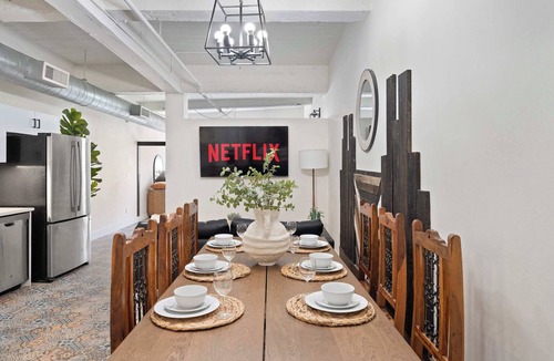 Gaslamp Quarter House | Woolworth Loft - Stylish Gaslamp Stay | Sleeps 8!