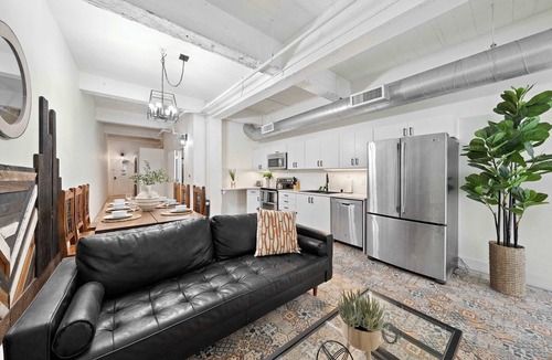 Gaslamp Quarter House | Woolworth Loft - Stylish Gaslamp Stay | Sleeps 8!