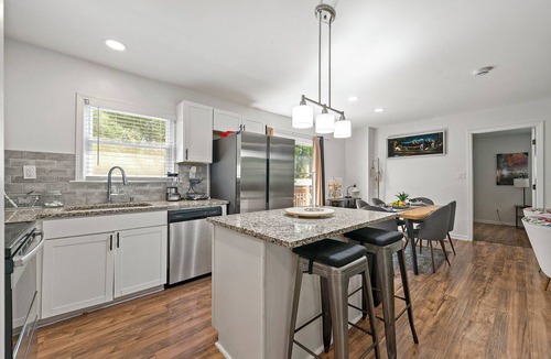 Clarkdale House | Work & Family Fun for 10! ATL Charm Near Six Flags