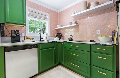 Virginia Highland Apartment | World Cup | .4 Mi to Ponce | 3 Mi to Mercedes Benz
