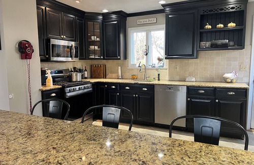 Hillsdale House | World Cup: Spacious 4-bedroom house 12 miles from Met Life Stadium/walk to train