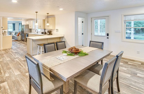 York Cottage | York Farmhouse Hideaway Near Lake Redman
