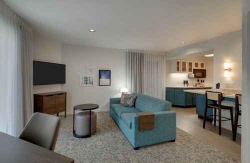 Sunnyvale Hotel | You Found it! 4 Comfortable 1BR Suites, Outdoor Swimming Pool, Pets Allowed!