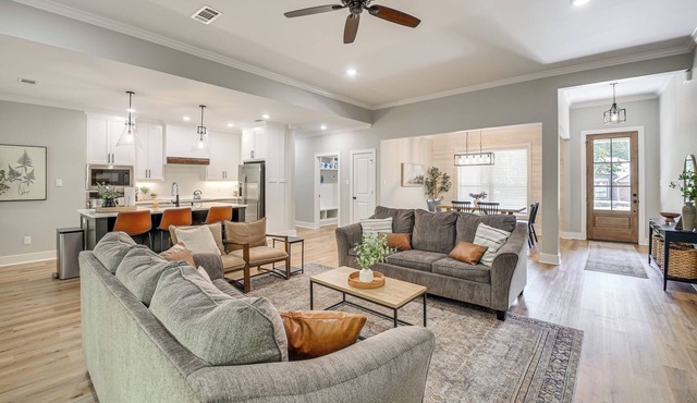 < 1 Mi to Lake Catherine: Home in Gated Community!