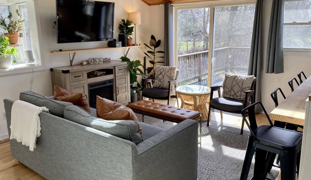1 mile to beach! Bright, Private Designer Beach Cottage Close To Warren Dunes
