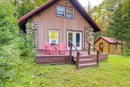 10 Mi to Gore Mountain! Pet-Friendly Cabin