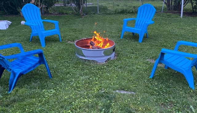 10 min away from Amazon & Power Plant. Pet friendly, efficiency Apartment.
