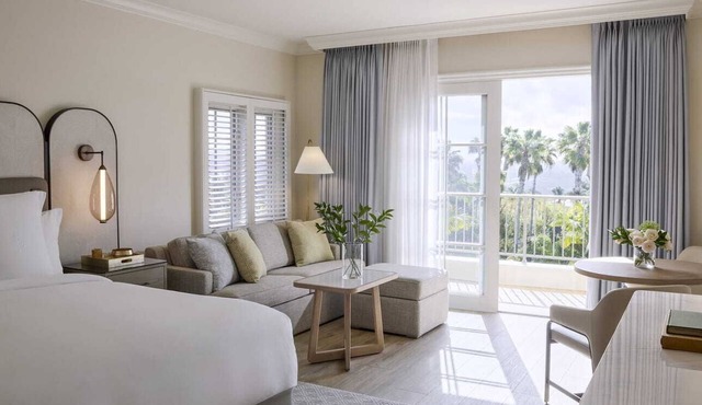 1200 sq ft luxur studio 1 bedroom condo, full kitchen, 1 private balconies,