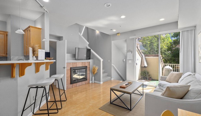 1BED 1.5 BATH Pool:Jacuzzi 10 Mins From Downtown San Jose