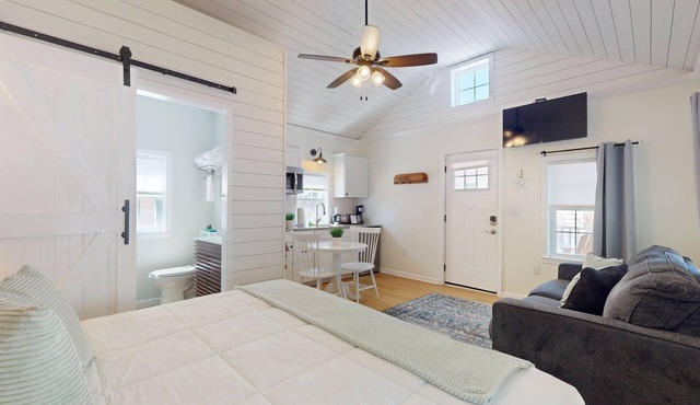 1BR King Bed Sofa Bed Sleeps 4 POOL - 7 in Cape May