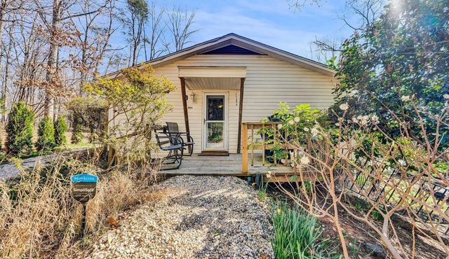 1BR PrivateBayview Cottage on SML- Westlake R26'ish. Sleeps 2 max