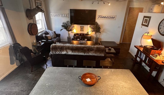 2 Bed, 1.5 Bath with Balcony and downtown views in heart of Nashville
