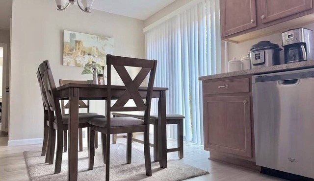 2-bedroom Elegant Escape in the city of Rochester!