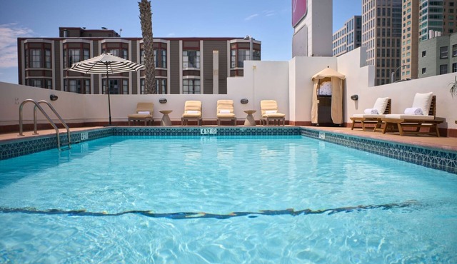 2 Family-Friendly Units Cozy Room, Steps to Yerba Buena & Rooftop Pool in SF