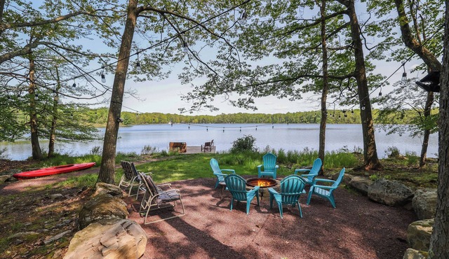 2 Homes Sleeps 18 Lakefront Dock Game Rooms Family & Dog Friendly