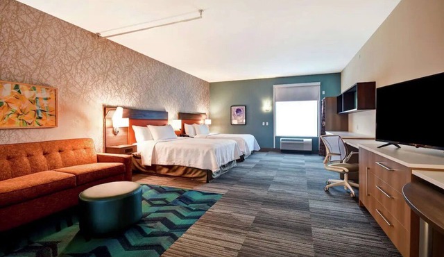 2 Queen Studio w/Breakfast & Pool | Close to Dining Spots + Breakfast Included