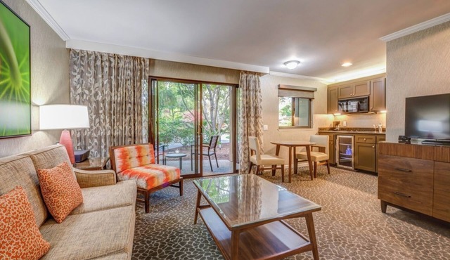2 Serene Unit with Outdoor Pool, Balcony Free Breakfast & Parking