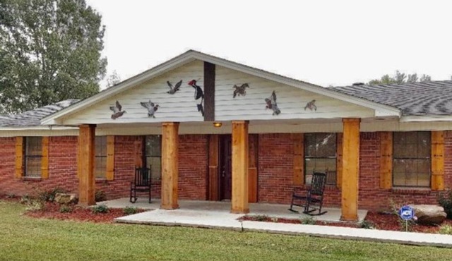 20 Bed Ranch-Style Lodge on Private Land